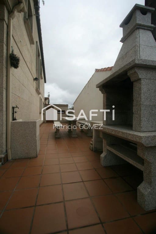 4 bedroom Terraced Villa for sale in Vilagarcia de Arousa with garage - € 395,000 (Ref: 9595898)