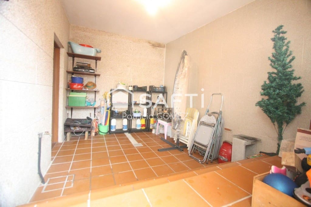 4 bedroom Terraced Villa for sale in Vilagarcia de Arousa with garage - € 395,000 (Ref: 9595898)