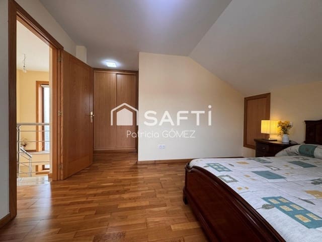 Adosado de 4 habitaciones en Vilagarcía de Arousa en venta con garaje - 395.000 € (Ref: 9595898)