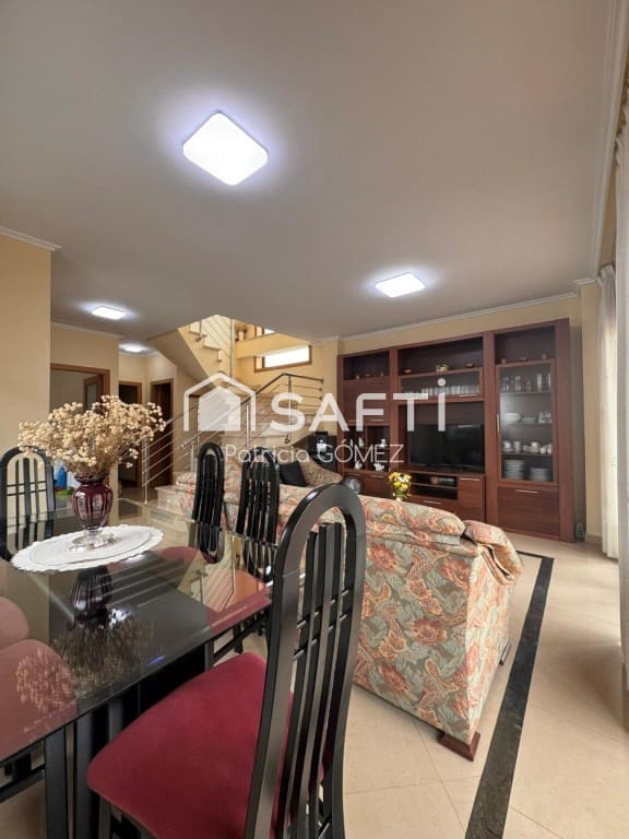 4 bedroom Terraced Villa for sale in Vilagarcia de Arousa with garage - € 395,000 (Ref: 9595898)