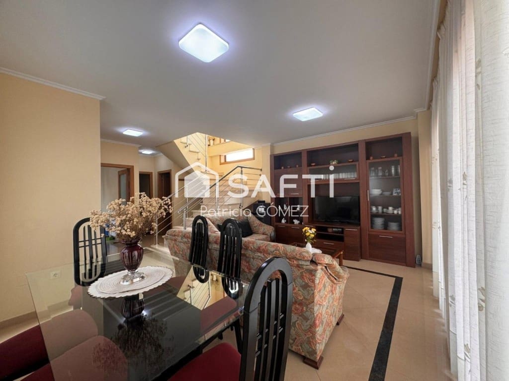 4 bedroom Terraced Villa for sale in Vilagarcia de Arousa with garage - € 395,000 (Ref: 9595898)