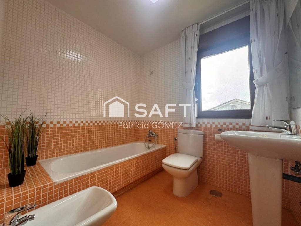 4 bedroom Terraced Villa for sale in Vilagarcia de Arousa with garage - € 395,000 (Ref: 9595898)