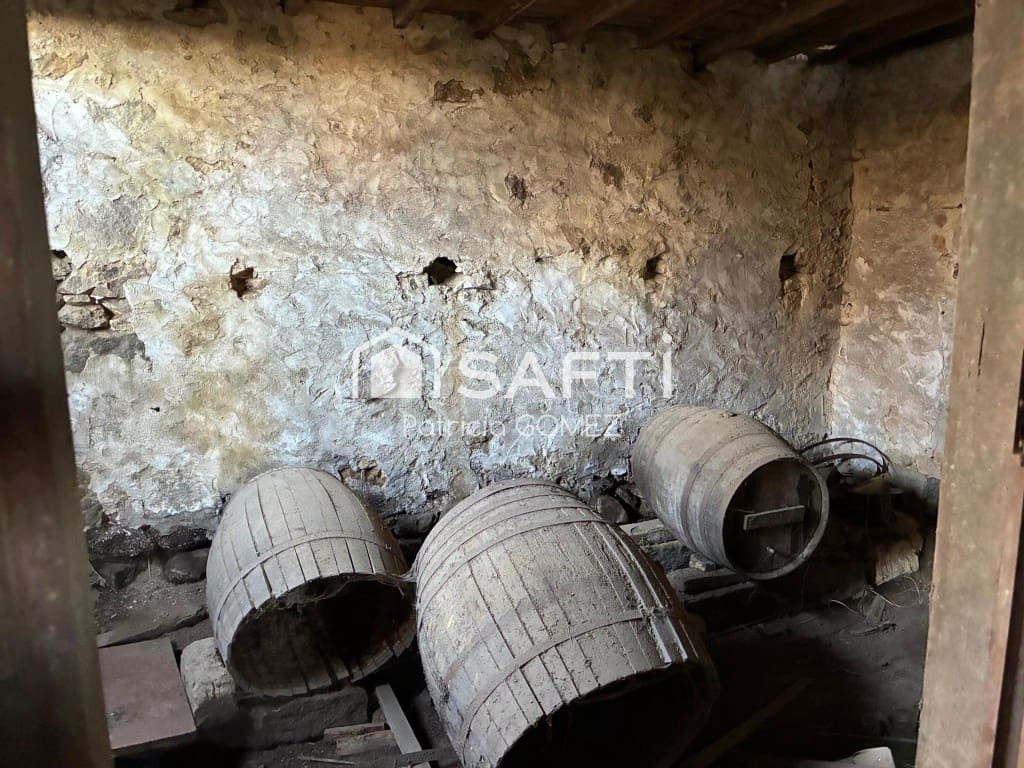 3 bedroom Finca/Country House for sale in Vilanova de Arousa - € 400,000 (Ref: 9595899)