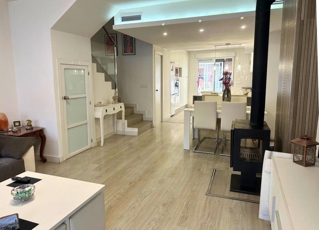 4 soveværelse Villa til salg i Los Alcazares - € 250.000 (Ref: 9595904)