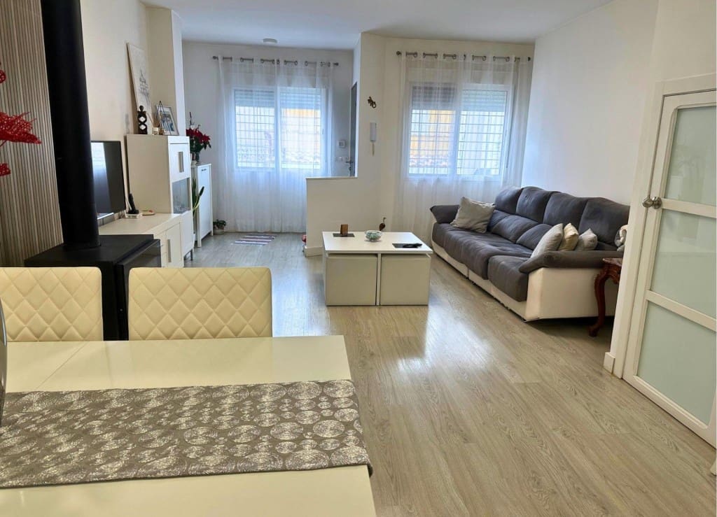 4 soveværelse Villa til salg i Los Alcazares - € 250.000 (Ref: 9595904)