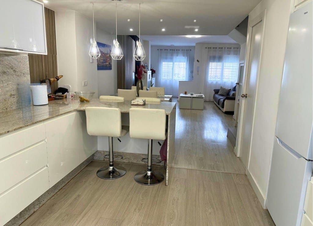 4 soveværelse Villa til salg i Los Alcazares - € 250.000 (Ref: 9595904)