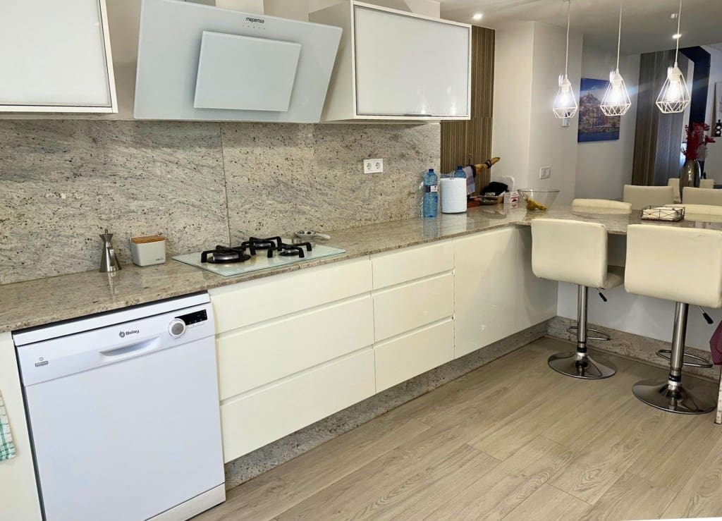 4 soveværelse Villa til salg i Los Alcazares - € 250.000 (Ref: 9595904)