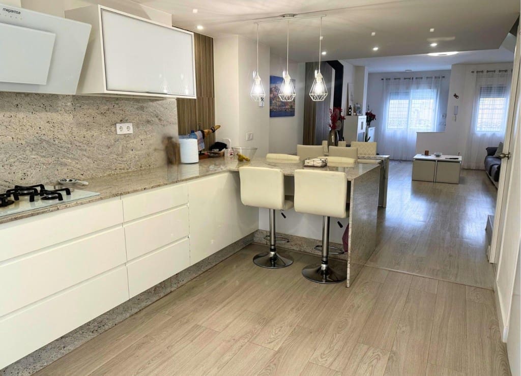 4 soveværelse Villa til salg i Los Alcazares - € 250.000 (Ref: 9595904)