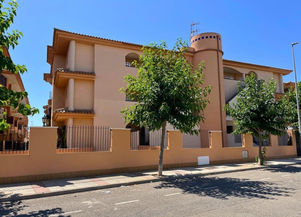 2 soveværelse Lejlighed til salg i Los Alcazares med swimmingpool garage - € 170.000 (Ref: 9595905)