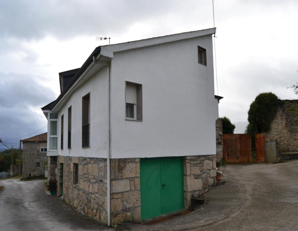 Adosado de 5 habitaciones en A Pobra de Trives en venta con garaje - 169.000 € (Ref: 9595906)