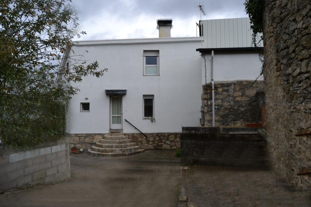 Adosado de 5 habitaciones en A Pobra de Trives en venta con garaje - 169.000 € (Ref: 9595906)