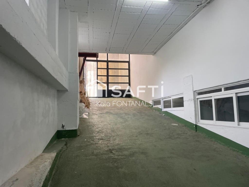 Erhverv til salg i Santiago de Compostela med garage - € 96.000 (Ref: 9595911)