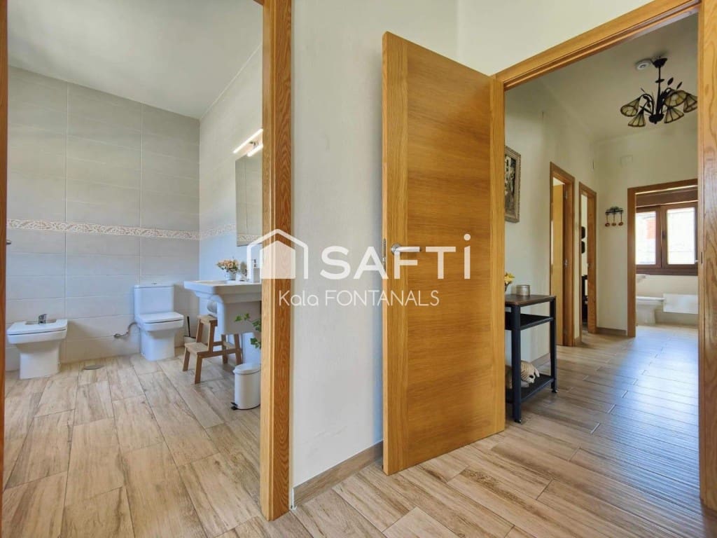 6 soveværelse Villa til salg i Pontevedra by med garage - € 540.000 (Ref: 9595912)