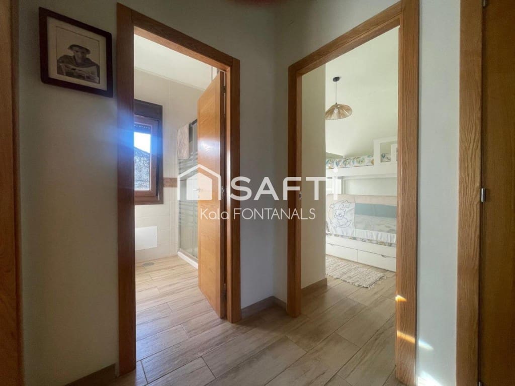 6 soveværelse Villa til salg i Pontevedra by med garage - € 540.000 (Ref: 9595912)