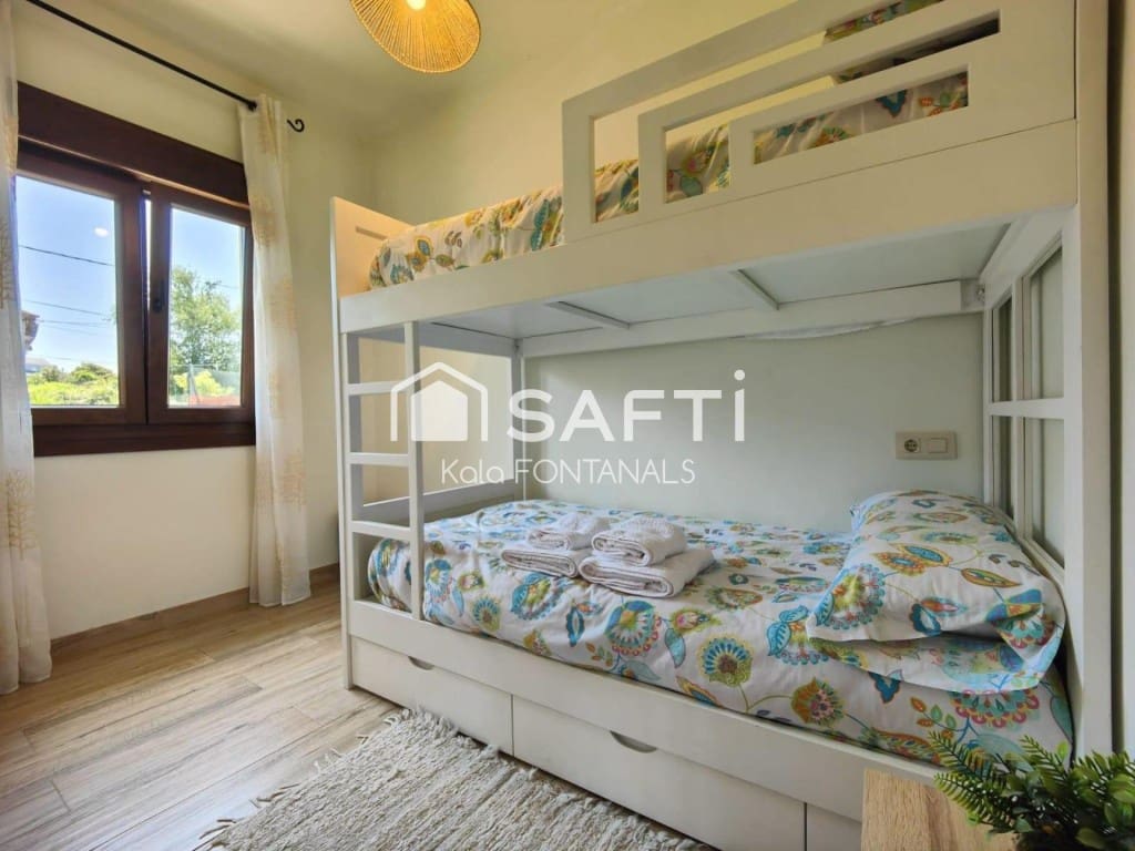 6 soveværelse Villa til salg i Pontevedra by med garage - € 540.000 (Ref: 9595912)