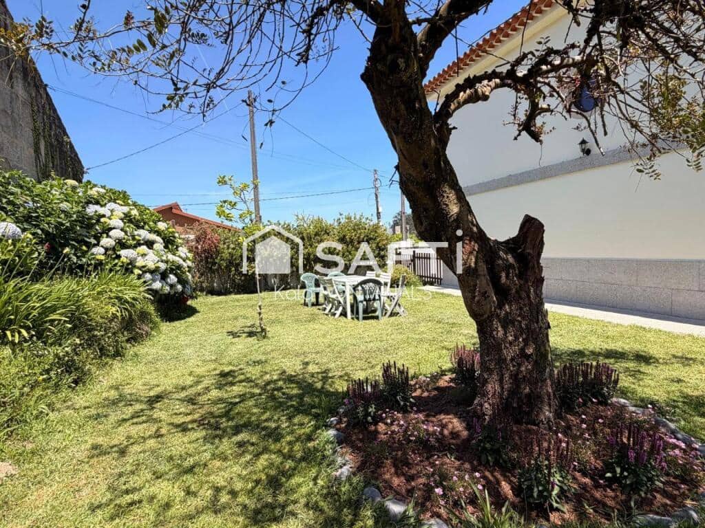6 bedroom Villa for sale in Pontevedra city with garage - € 539,500 (Ref: 9595912)
