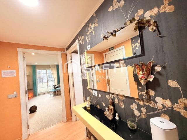 2 bedroom Apartment for sale in Pontevedra city with garage - € 245,000 (Ref: 9595914)