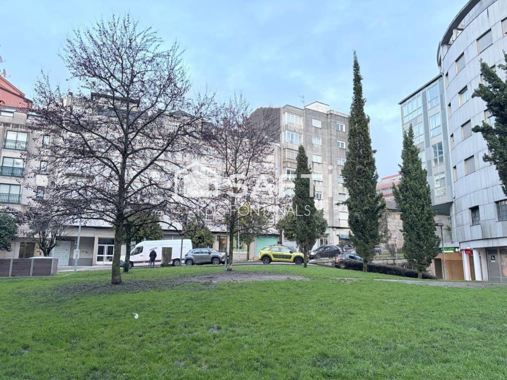 2 bedroom Apartment for sale in Pontevedra city with garage - € 245,000 (Ref: 9595914)