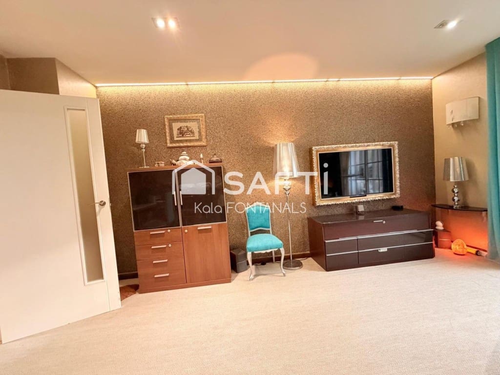 2 bedroom Apartment for sale in Pontevedra city with garage - € 245,000 (Ref: 9595914)