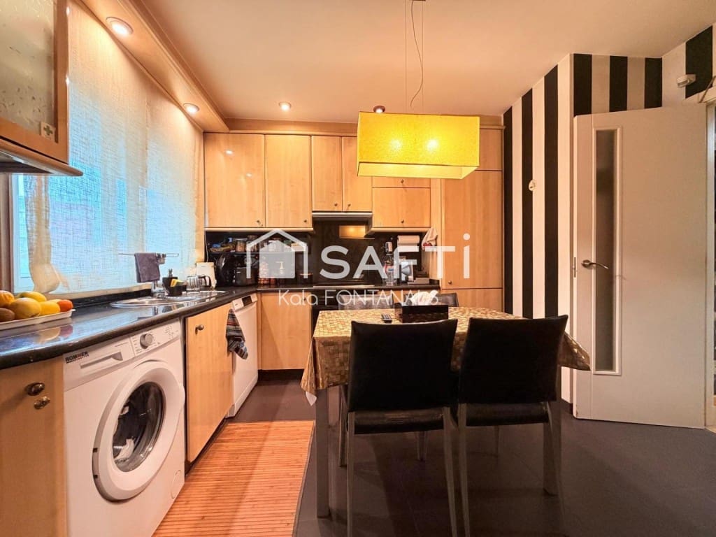 2 bedroom Apartment for sale in Pontevedra city with garage - € 245,000 (Ref: 9595914)