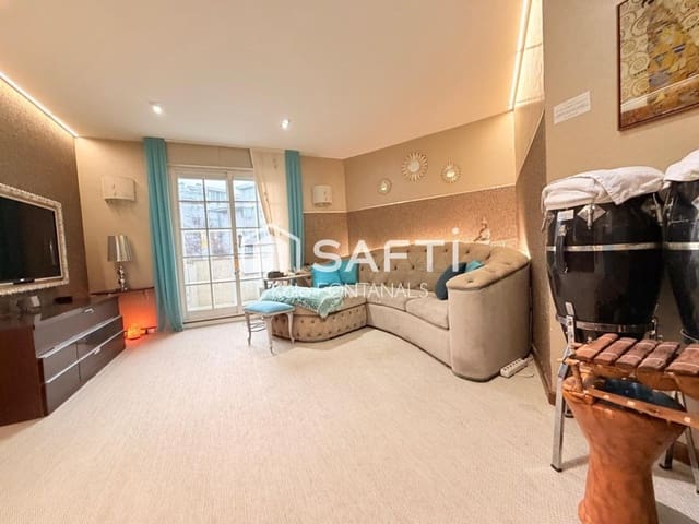 2 bedroom Apartment for sale in Pontevedra city with garage - € 245,000 (Ref: 9595914)