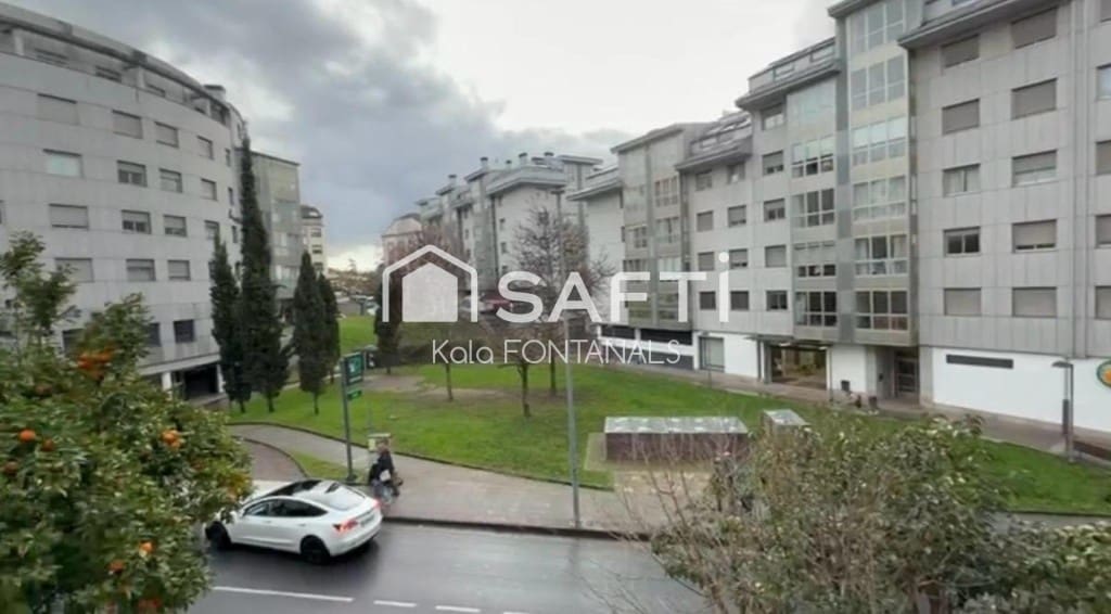 2 bedroom Apartment for sale in Pontevedra city with garage - € 245,000 (Ref: 9595914)