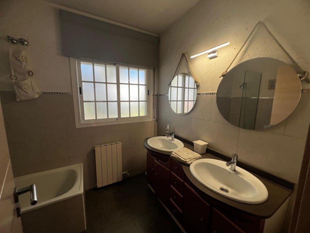 6 soverom Villa til salgs i Cunit med svømmebasseng garasje - € 690 000 (Ref: 9595917)