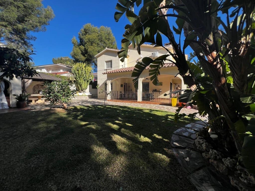 6 soverom Villa til salgs i Cunit med svømmebasseng garasje - € 690 000 (Ref: 9595917)