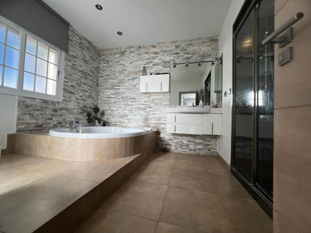 6 soverom Villa til salgs i Cunit med svømmebasseng garasje - € 690 000 (Ref: 9595917)