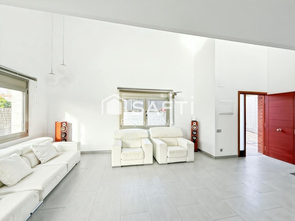 3 bedroom Villa for sale in Esparreguera with garage - € 380,000 (Ref: 9595918)