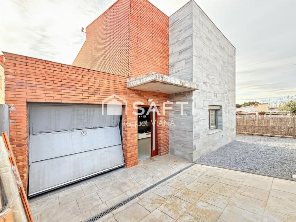 3 bedroom Villa for rent in Esparreguera with garage - € 1,750 (Ref: 9595920)