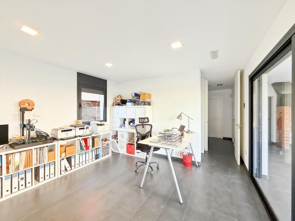 5 bedroom Villa for sale in Piera with pool garage - € 550,000 (Ref: 9595921)