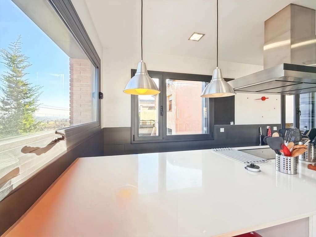 5 bedroom Villa for sale in Piera with pool garage - € 550,000 (Ref: 9595921)