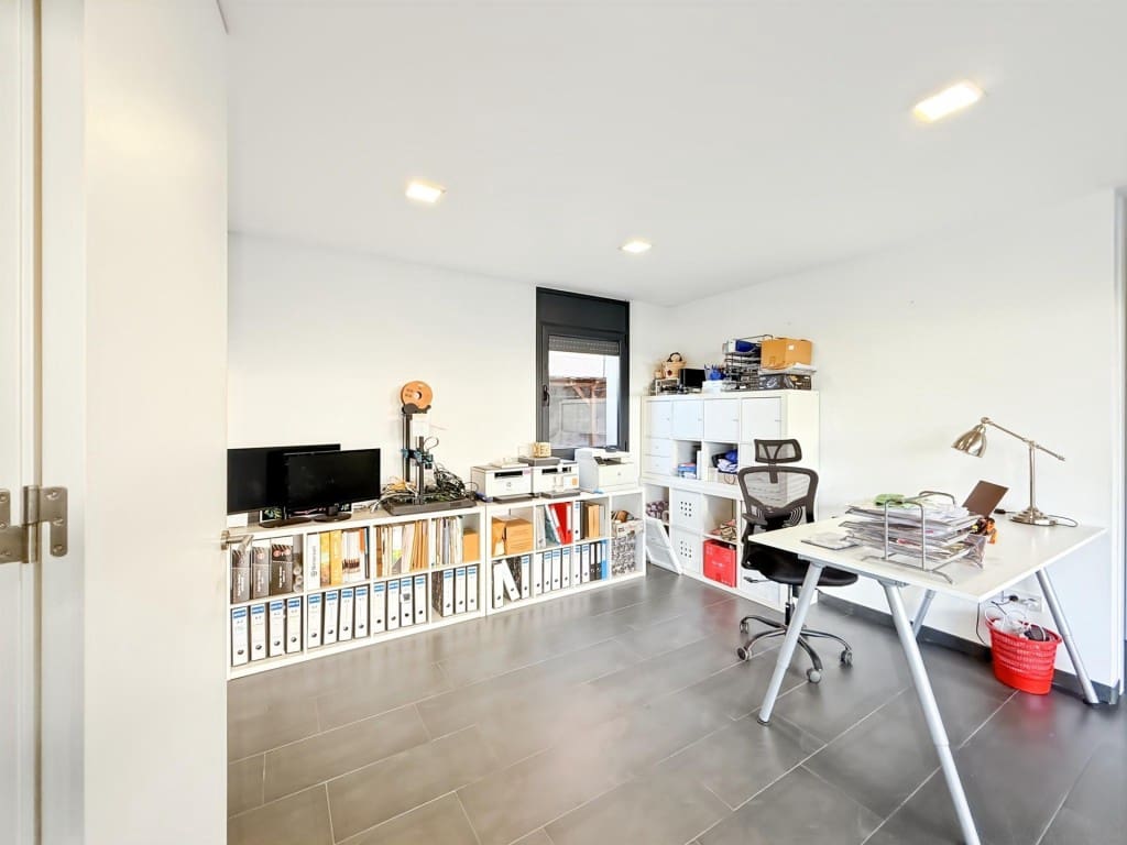 5 bedroom Villa for sale in Piera with pool garage - € 550,000 (Ref: 9595921)