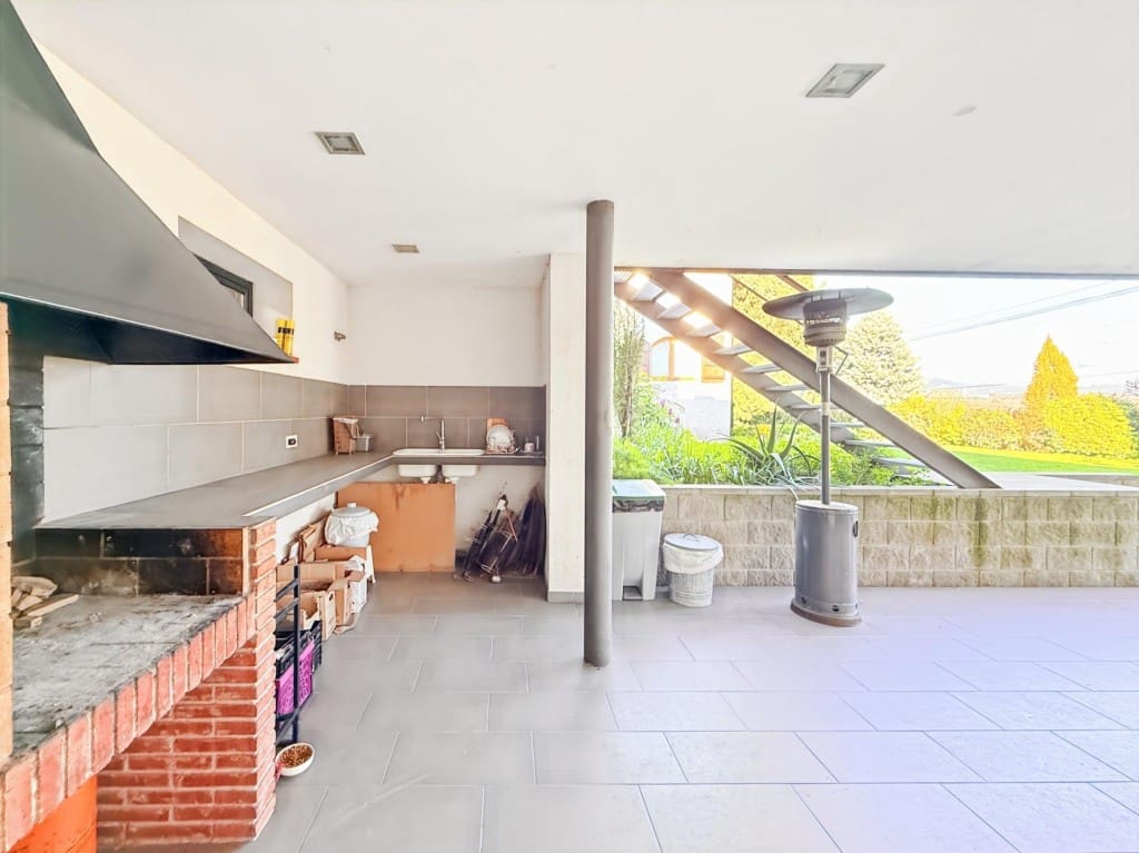 5 bedroom Villa for sale in Piera with pool garage - € 550,000 (Ref: 9595921)