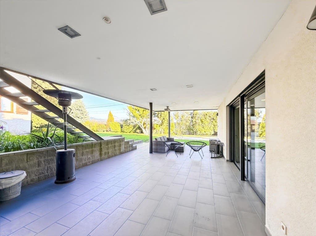 5 bedroom Villa for sale in Piera with pool garage - € 550,000 (Ref: 9595921)