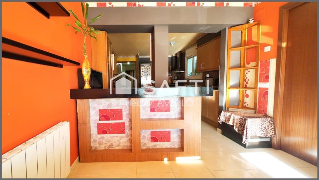 3 slaapkamer Appartement te koop in Llanca - € 195.000 (Ref: 9595924)