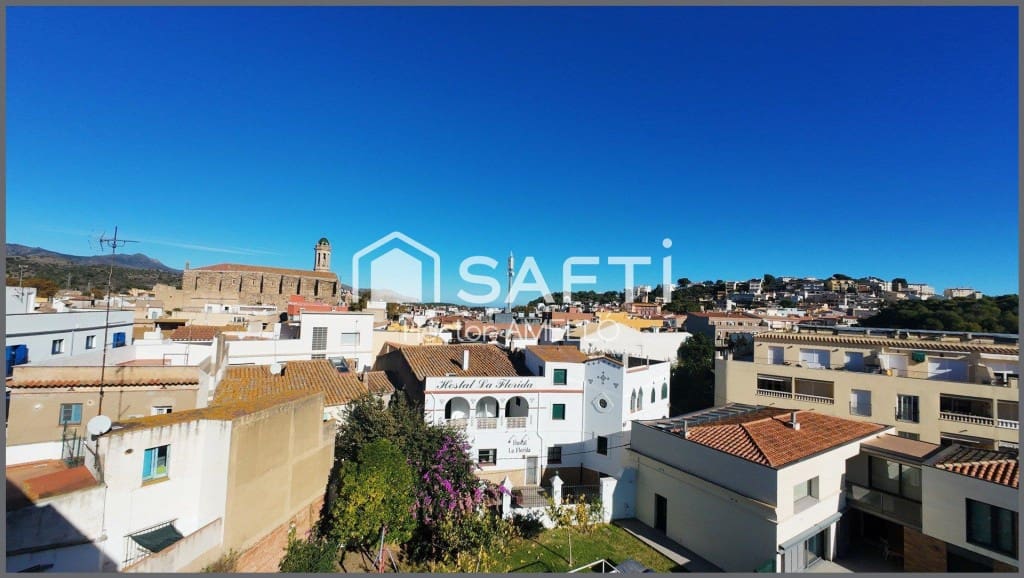 3 slaapkamer Appartement te koop in Llanca - € 195.000 (Ref: 9595924)