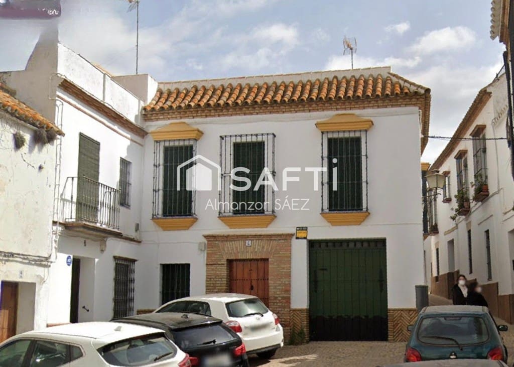 Adosado de 6 habitaciones en Carmona en venta - 229.000 € (Ref: 9595935)