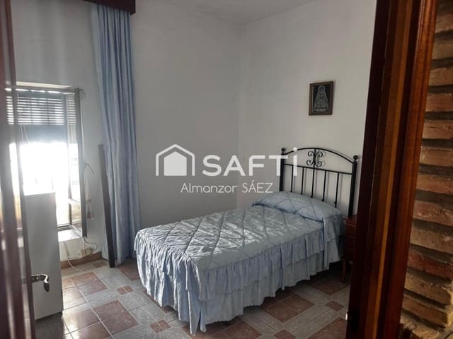 Adosado de 6 habitaciones en Carmona en venta - 229.000 € (Ref: 9595935)