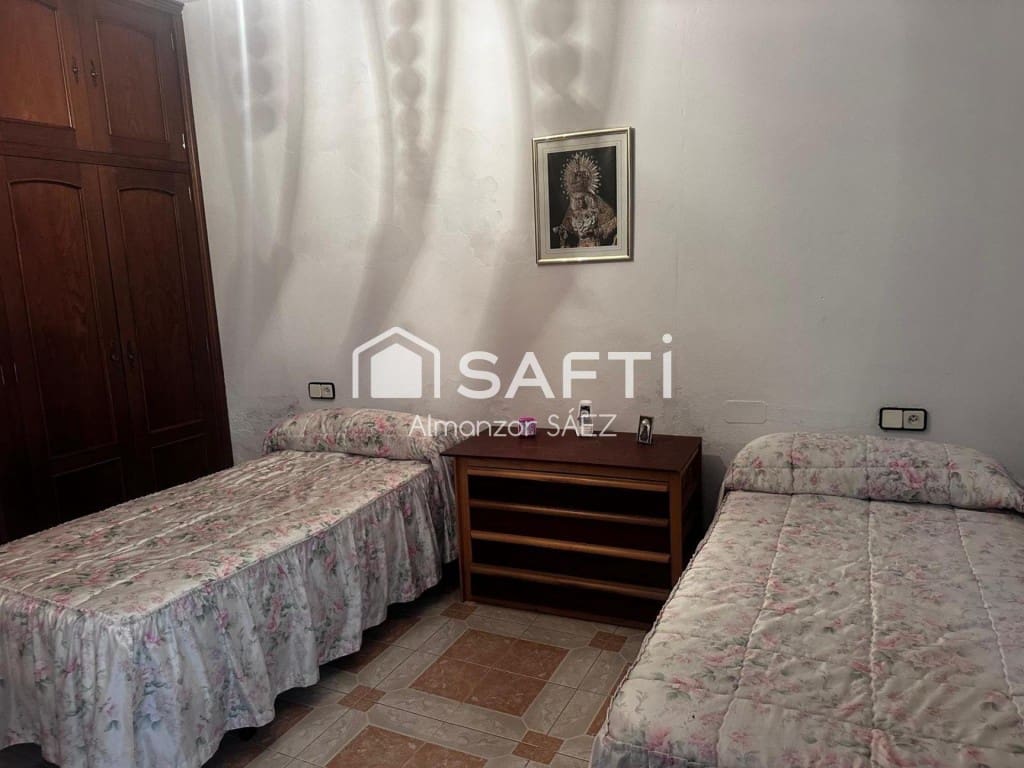 Adosado de 6 habitaciones en Carmona en venta - 229.000 € (Ref: 9595935)