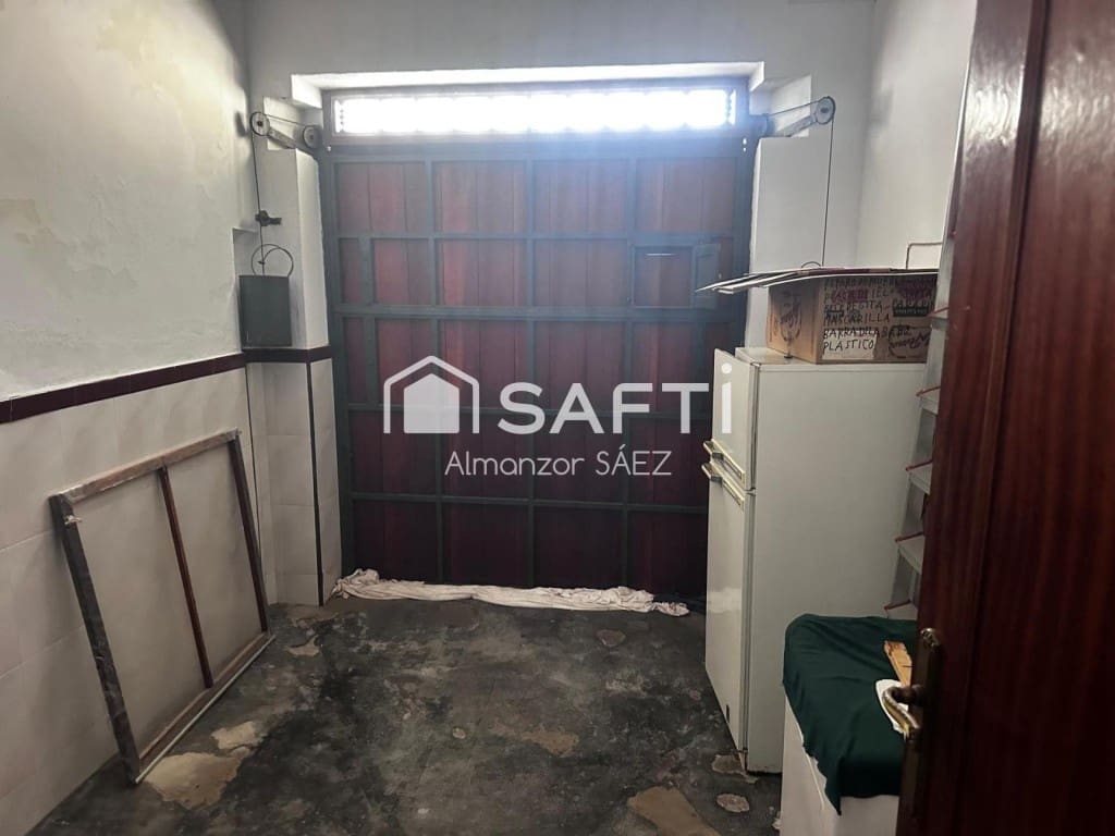 Adosado de 6 habitaciones en Carmona en venta - 229.000 € (Ref: 9595935)