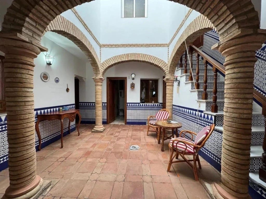 Adosado de 6 habitaciones en Carmona en venta - 229.000 € (Ref: 9595935)