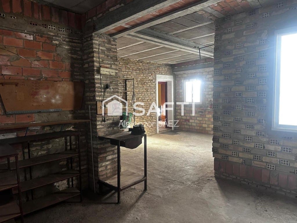 Adosado de 6 habitaciones en Carmona en venta - 229.000 € (Ref: 9595935)