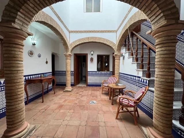 Adosado de 6 habitaciones en Carmona en venta - 229.000 € (Ref: 9595935)