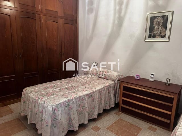 Adosado de 6 habitaciones en Carmona en venta - 229.000 € (Ref: 9595935)