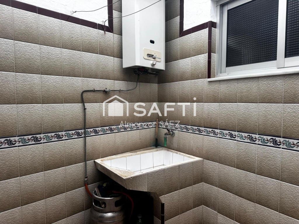 Adosado de 6 habitaciones en Carmona en venta - 229.000 € (Ref: 9595935)