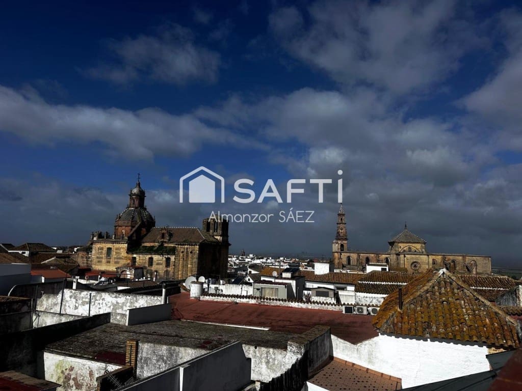 Adosado de 6 habitaciones en Carmona en venta - 229.000 € (Ref: 9595935)