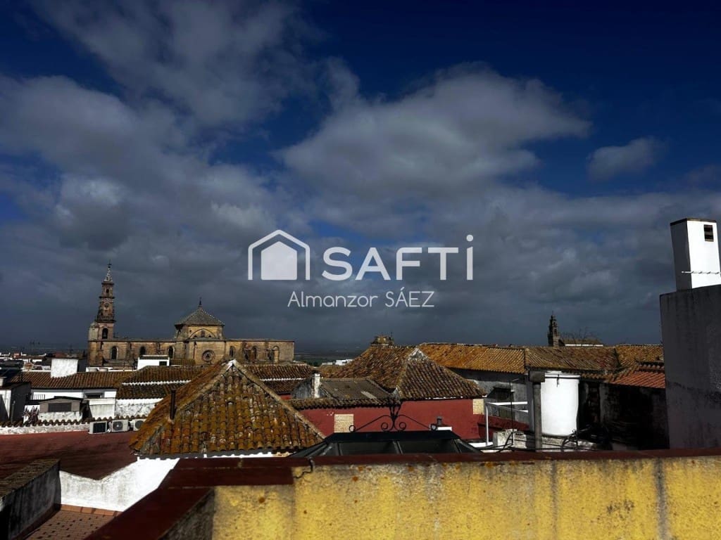 Adosado de 6 habitaciones en Carmona en venta - 229.000 € (Ref: 9595935)