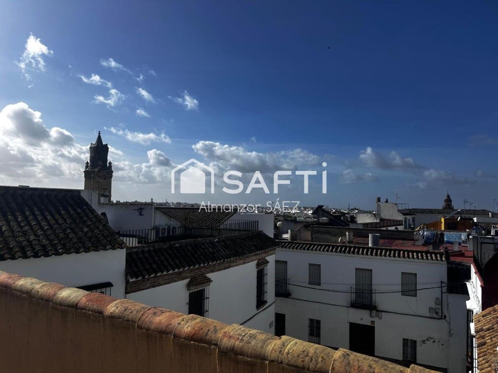 Adosado de 6 habitaciones en Carmona en venta - 229.000 € (Ref: 9595935)
